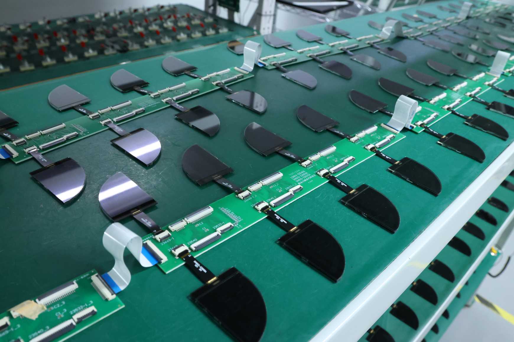 Дисплей технологияларының кросс-интеграциясы жүз миллиард долларлық нарықты, қытайлық СКД өндірушілердің өндірушілері теңшелім тректерін алу үшін өтеді